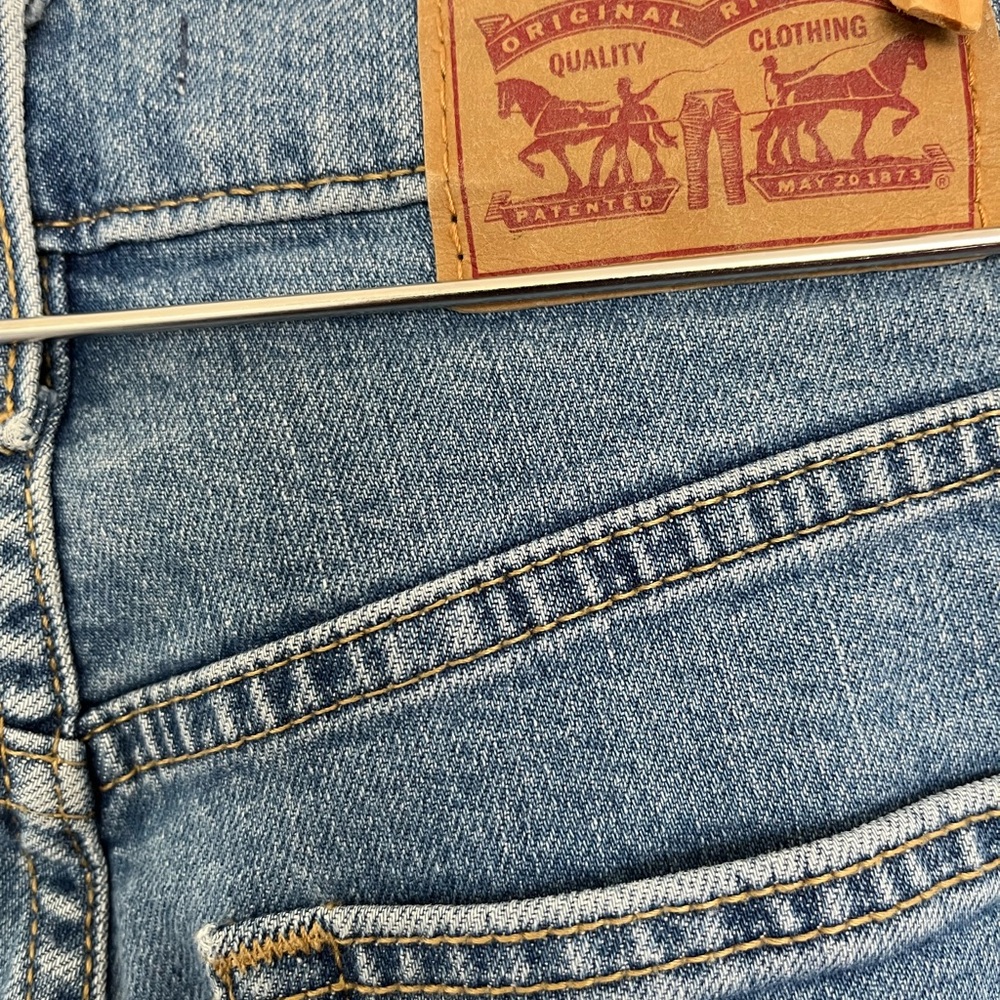 Levi's High Rise Blue Jeans - Picture 8 of 9